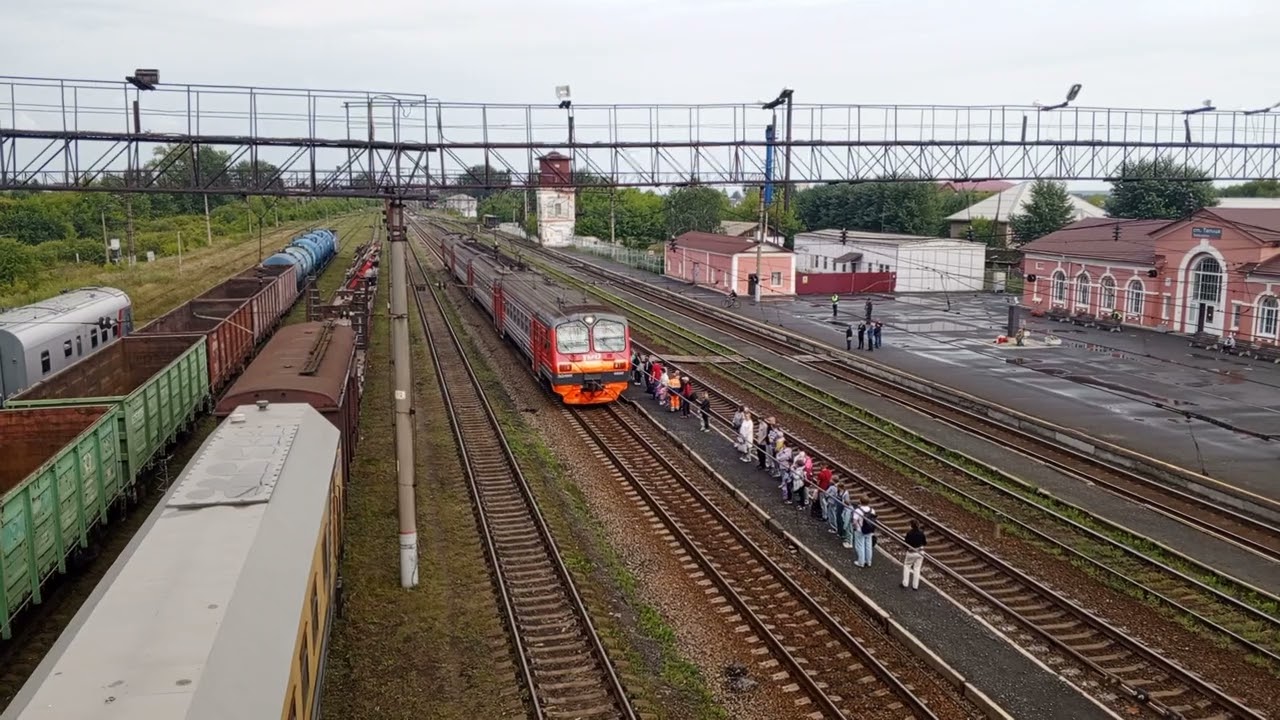 "Прибытие со сдачей!" ЭД4МК-0090 с поездом 7323/6703 Тюмень — Екатеринбург-Пасс. 