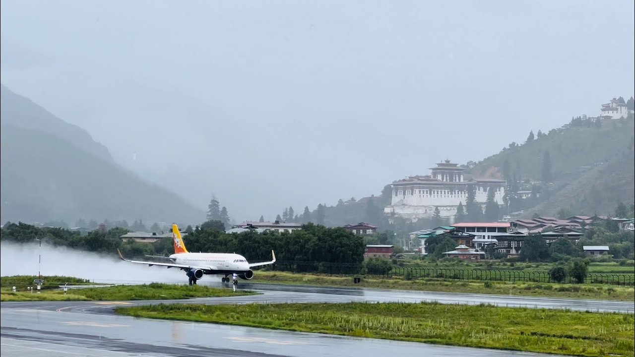 World’s Dangerous airport Paro, Bhutan Takeoff in Heavy Rain A319