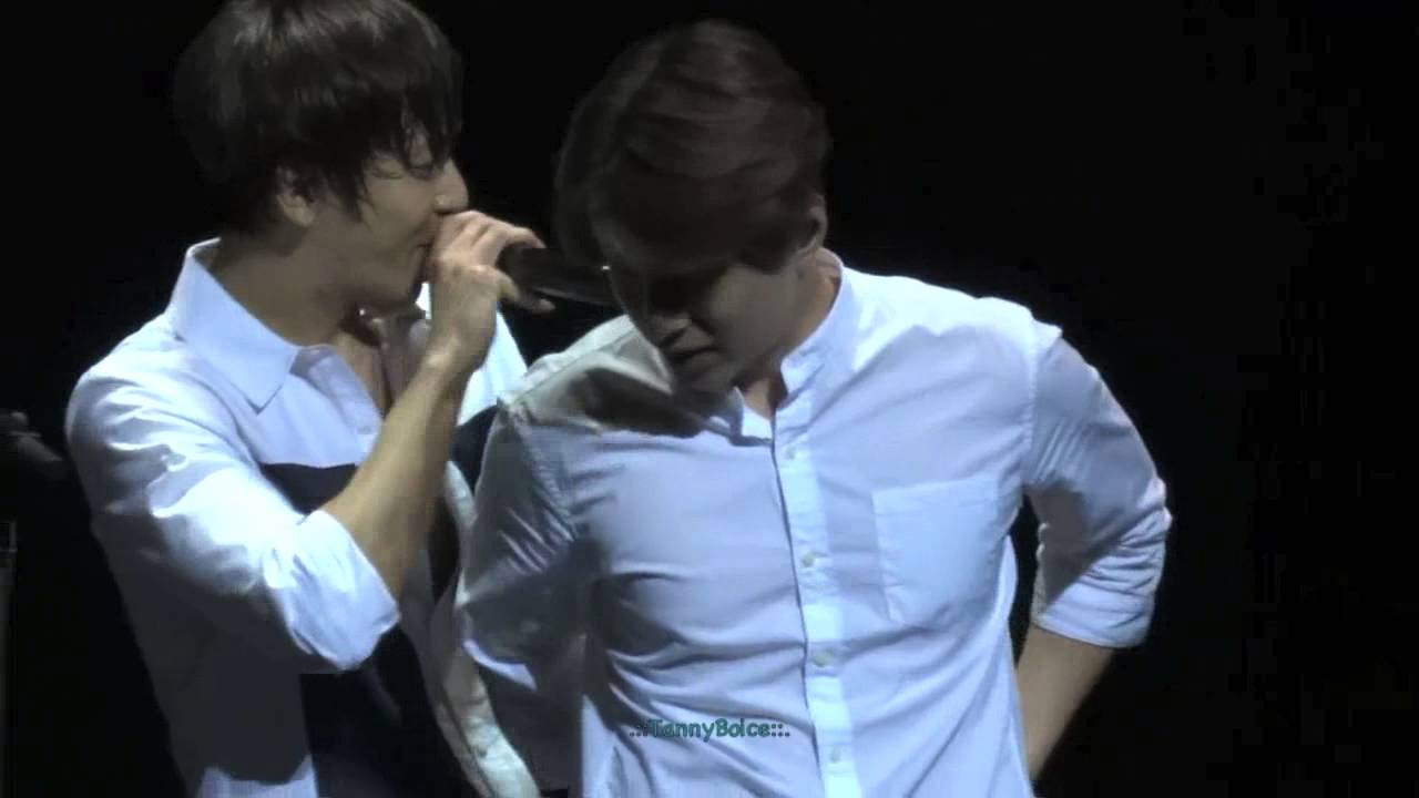 Jung YongHwa and his Chorus Dancing  ^^ OneFineDay in Singapore