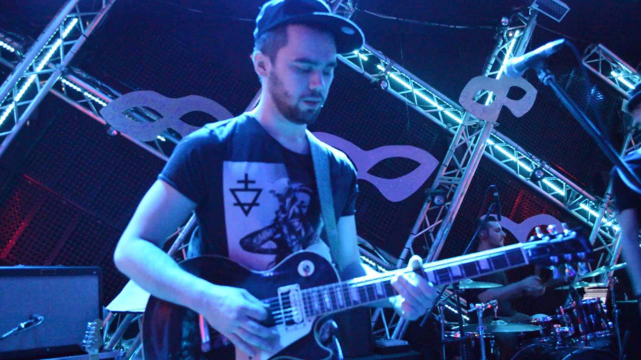 BALI party band - How deep is your love (live)