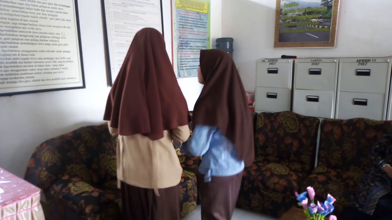 Percakapan Dua Orang Teman Tentang Meningkatkan Belajar Bahasa Inggris