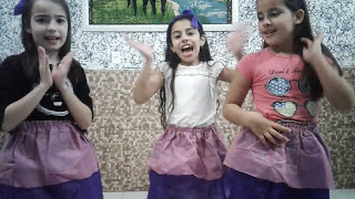 Helen E Suas Amigas Dançando Zoe