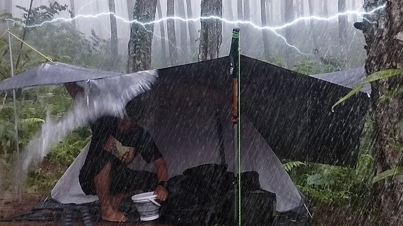 💯 VERY HEAVY RAIN AND THUNDERSTORM WHILE CAMPING ALONE IN THE MIDDLE OF ...