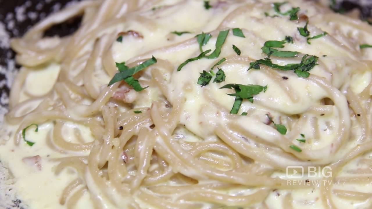 Aberdeen Street a Restaurants and a Bar in Hong Kong serving Pasta and Wine