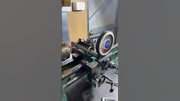 Cutting a keyway on a lathe #machine #lathe #key