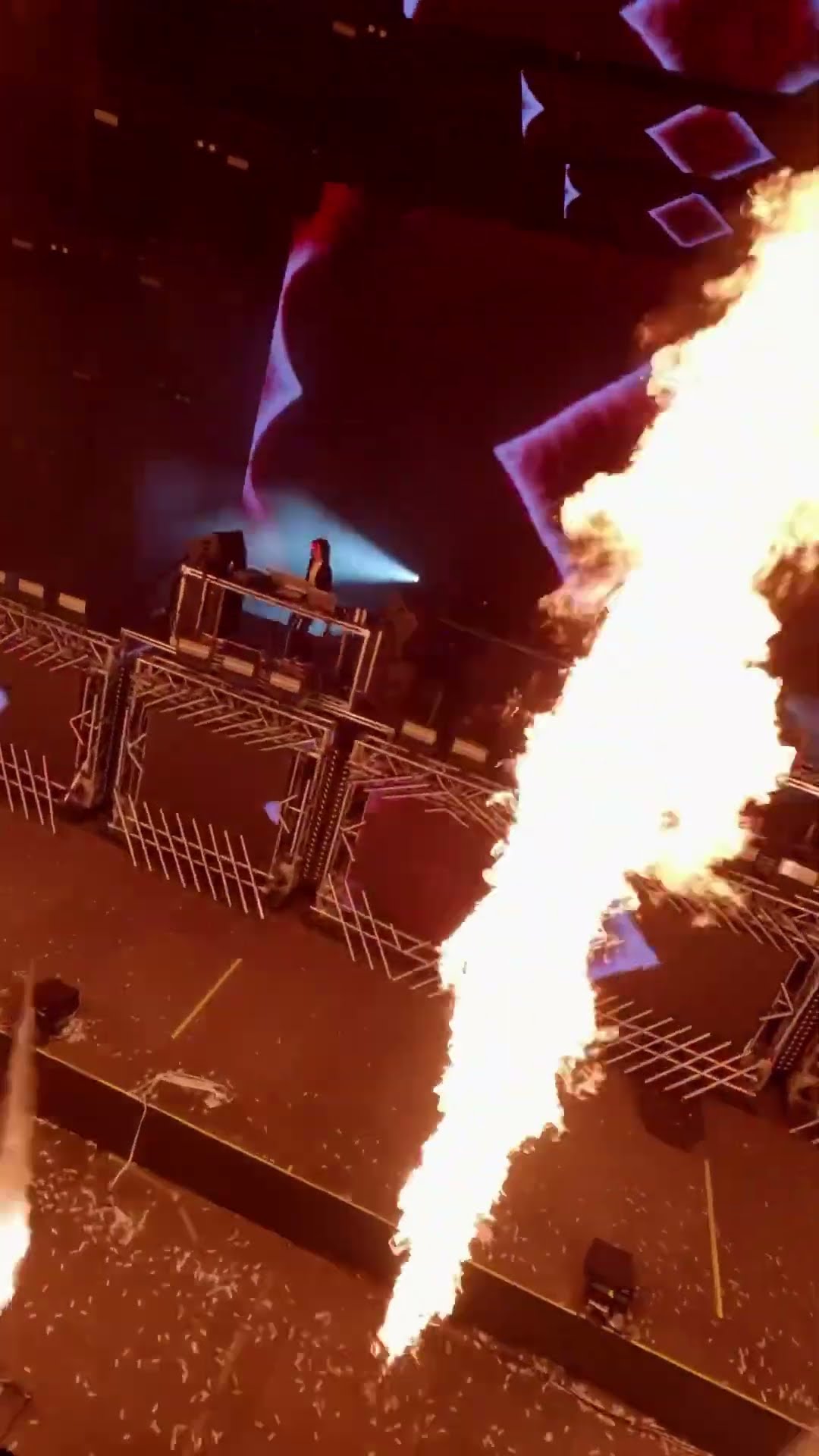 @VeldMusicFestival fun! Toronto thx for coming down to our debut show! more #rezzmau5 coming soon!