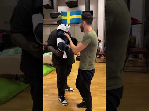 الأمريكي الي ختم لغه المصرين ولاد رزق لايت