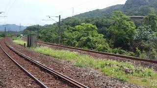 EMU800里山彩繪 牡丹坡通過