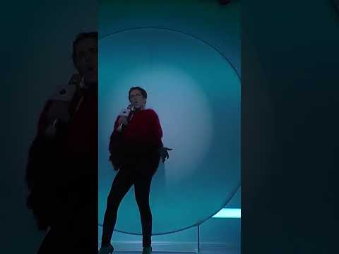 кружим,и мы забудем все печали все обиды ,будем мы лишь вдвоем #музыка#newmusic#тексты#веракарелли