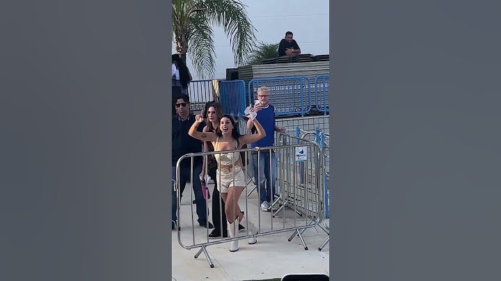 ANA CASTELA enlouquece os fãs nos bastidores do evento