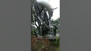 tugu surabaya   di lihat dari dekat