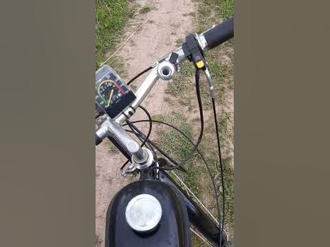 велосипед с бензиновым мотором. мотовелосипед. классический мопед ...