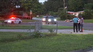 Police: Kitchen utensils found near woman’s body outside Arlington home