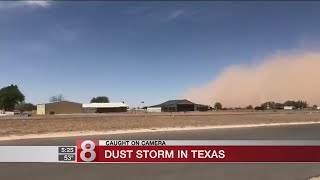 Dust storm rolls through Texas