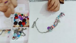 dIY button bracelet!! very easy and quick technique to make button bracelet.