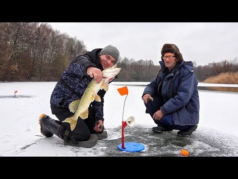 ПЕРВЫЙ ЛЁД 2022-23 на РЕКЕ!!! РЫБАЛКА на ЖЕРЛИЦЫ на ЛЬДУ!!!  У ДЕДА СЛЁЗЫ на ГЛАЗАХ