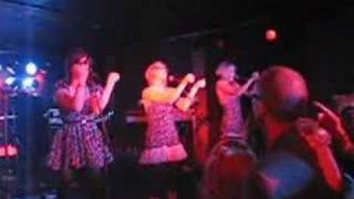 The Pipettes &quot;Tell Me What You Want&quot; live