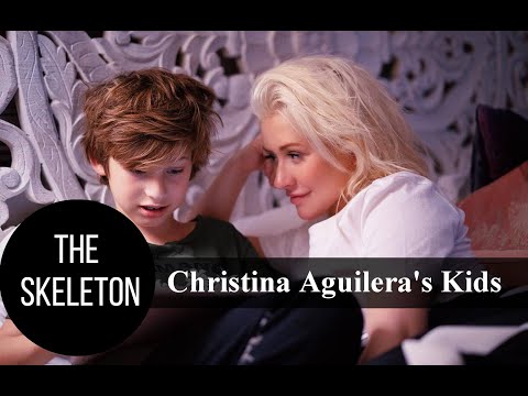 Video: Christina Aguilera netto waarde: Wiki, Getroud, Familie, Trou, Salaris, Broers en susters