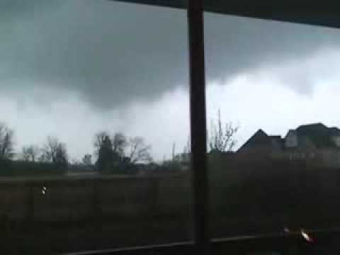 Tornado kills 2, injures 41 in Tenn 04-10-2009