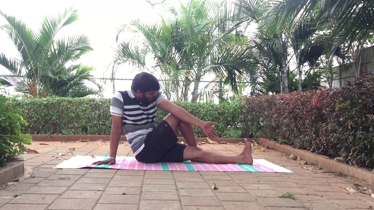sharingbox Yoga at home in English : Lesson 5 (6/7) :: Vakrasana 2
