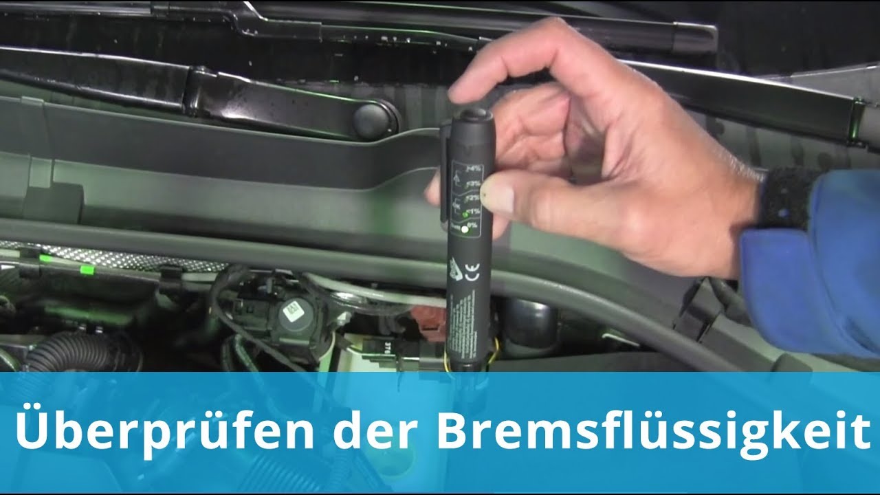 Überprüfen der Bremsflüssigkeit - YouTube