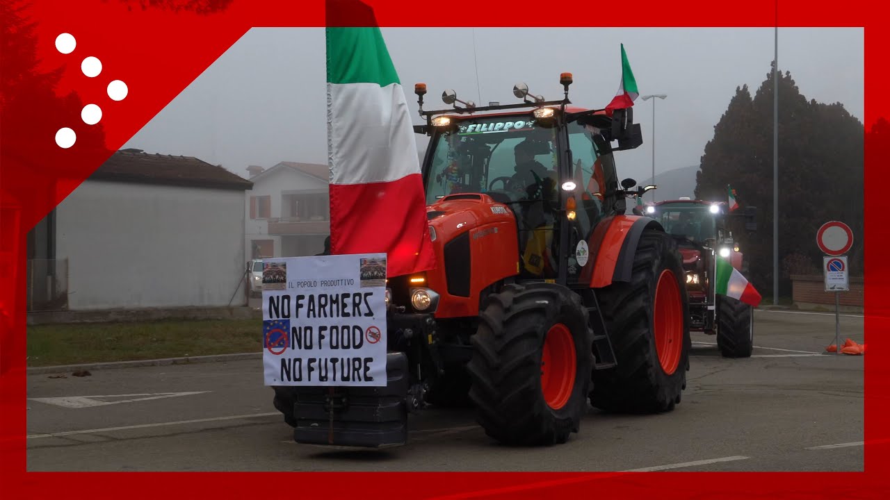 Protesta agricoltori in Romagna, la partenza del corteo di trattori da Russi verso Ravenna