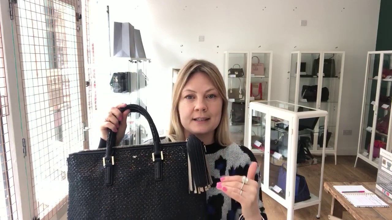 アニヤ・ハインドマーチ HUXLEY SMALL TOTE バーガンディ Anya Hindmarch Huxley Tote Review - YouTube