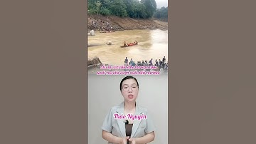Cầu bị lũ cuốn hơn 200 học sinh ngồi thuyền vượt suối đến trường