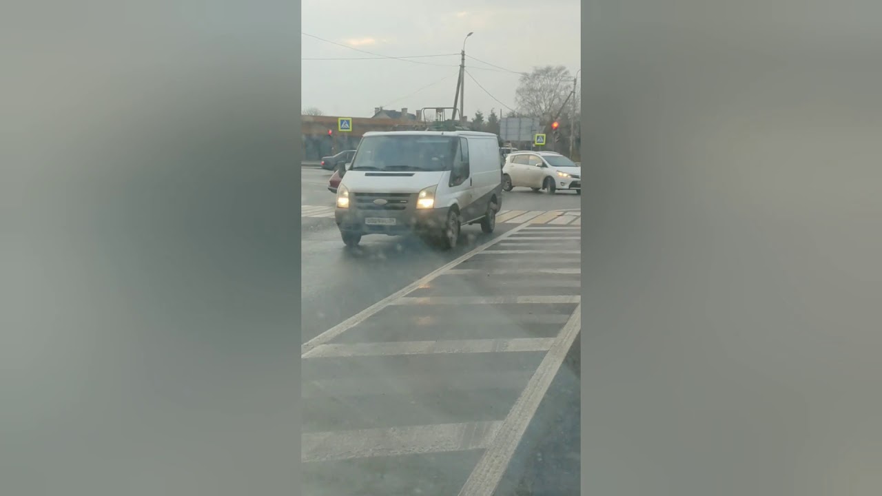 Бтр переехал машину