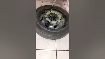 Où se trouve la roue de secours sur ma Peugeot 4007