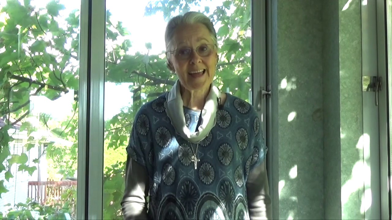 A Travers Ma Fenêtre Livre Acteur Ginette Boivin regarde...à travers une fenêtre... - YouTube