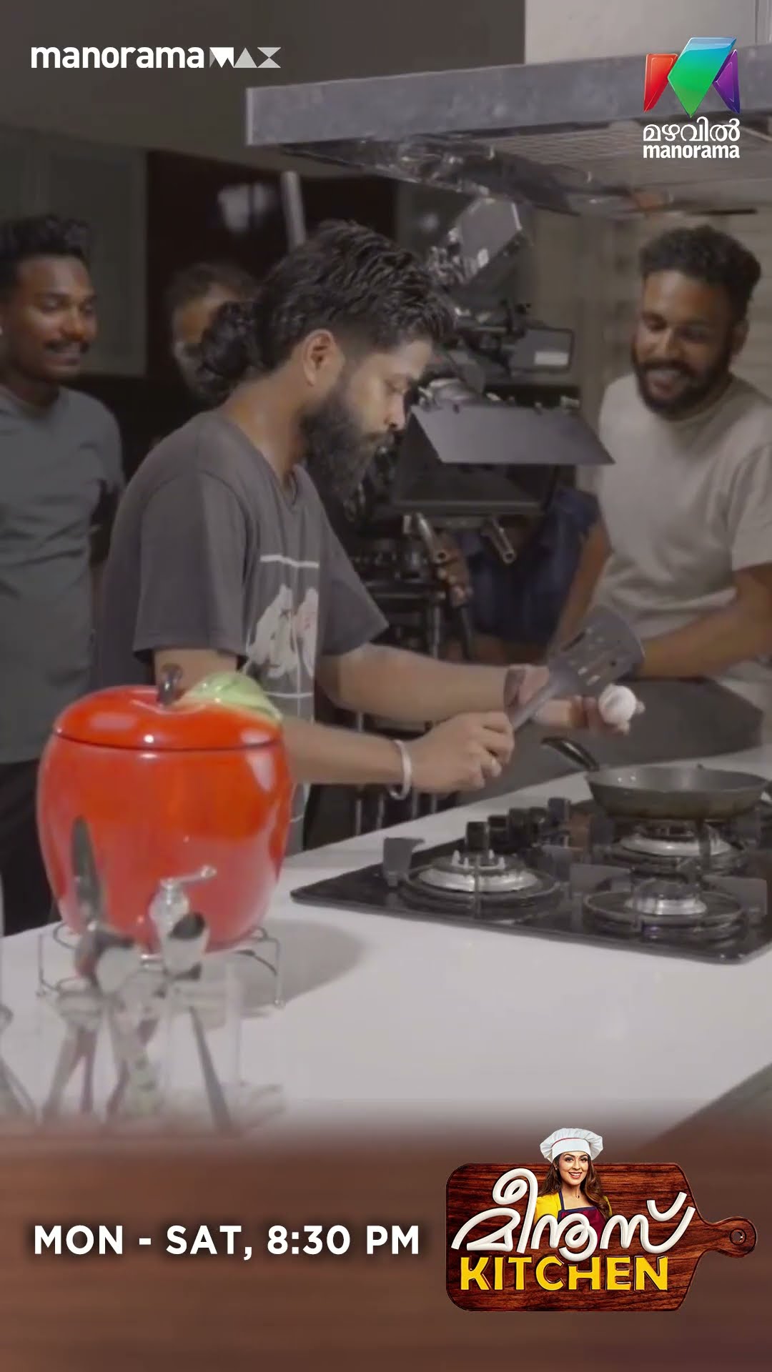 തേങ്ങ ഉടക്ക് സ്വാമി..?  #meenuskitchen #bts