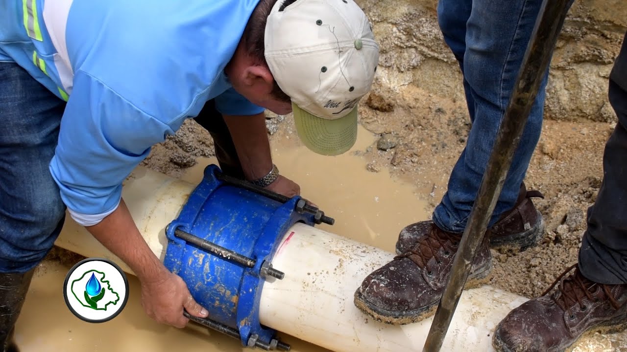 Reparaciones en fuga de tubería de 8 pulgadas se realiza en colonia San Francisco del Ceibón