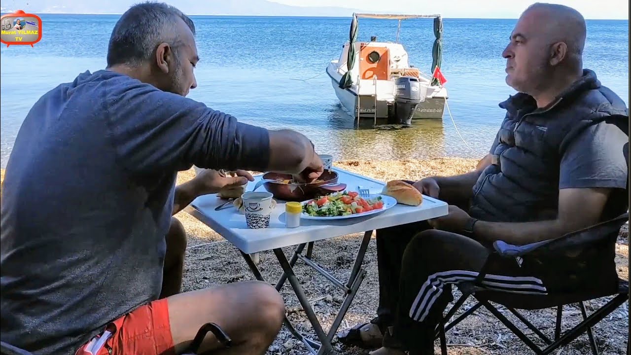 Tekne ile KAMP. Keyifli Balık Avı.5m Teknenin rahatlığı. Gümüldür'deyiz. #balıkavı #tekne