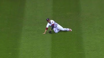 MIN@CLE: Guyer tracks a liner, makes falling catch