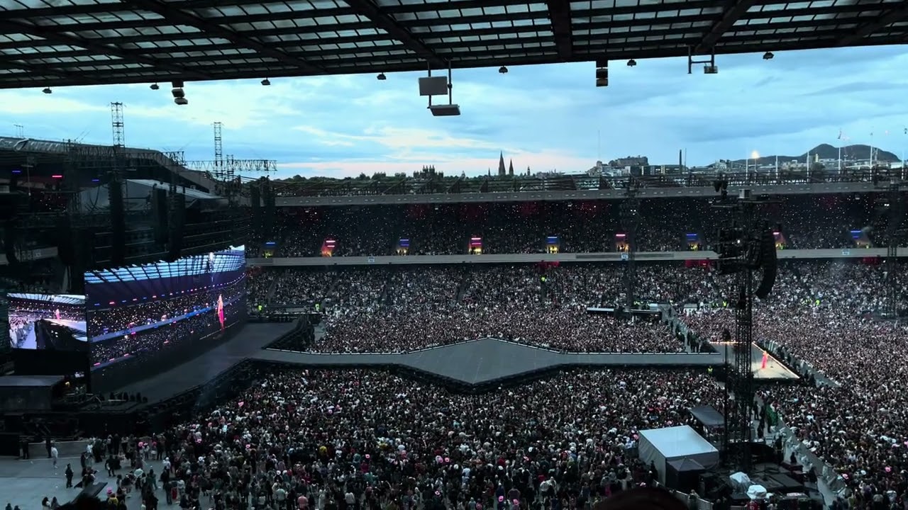 Taylor Swift It's Nice to Have a Friend x Dorothea