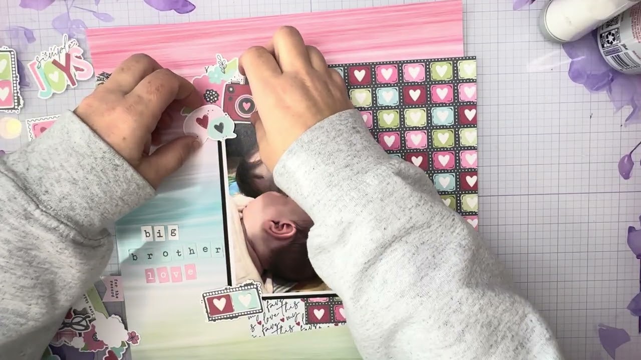 Дизайнерская команда Трейси Рид разработала макет, используя новейшую февральскую коллекцию.