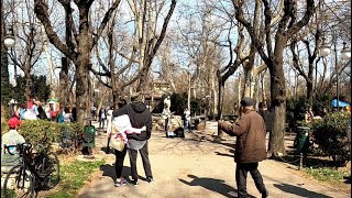 BUCHAREST: Cismigiu Gardens, People having a good time