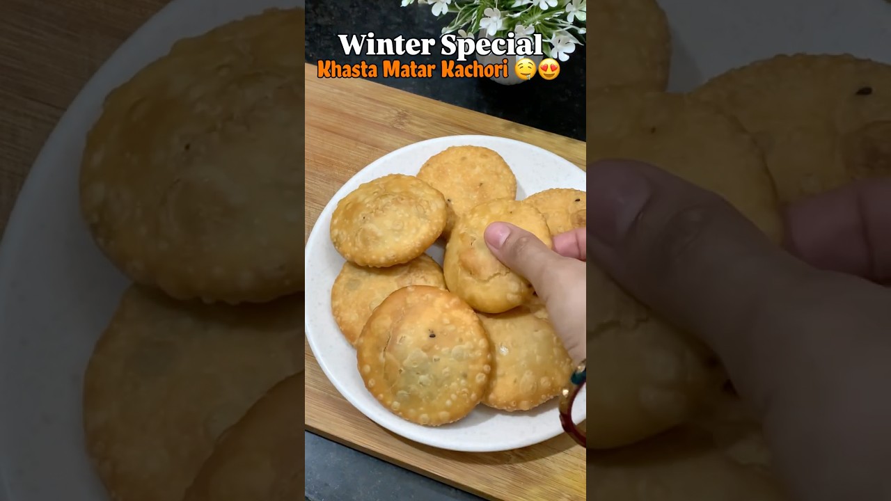 Winter special khasta matar kachori recipe 😋😍 #shorts #viral #trending #matarkachori #matarrecipe