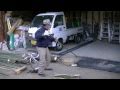 竹割機で竹を割る の動画、YouTube動画。