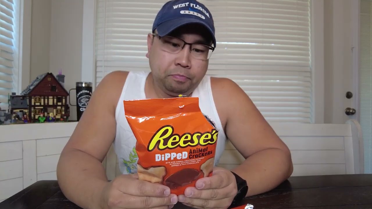 BEST Animal Crackers EVER!!  Animal Crackers + Reese Peanut Butter = diet destroyer?  Watch to see
