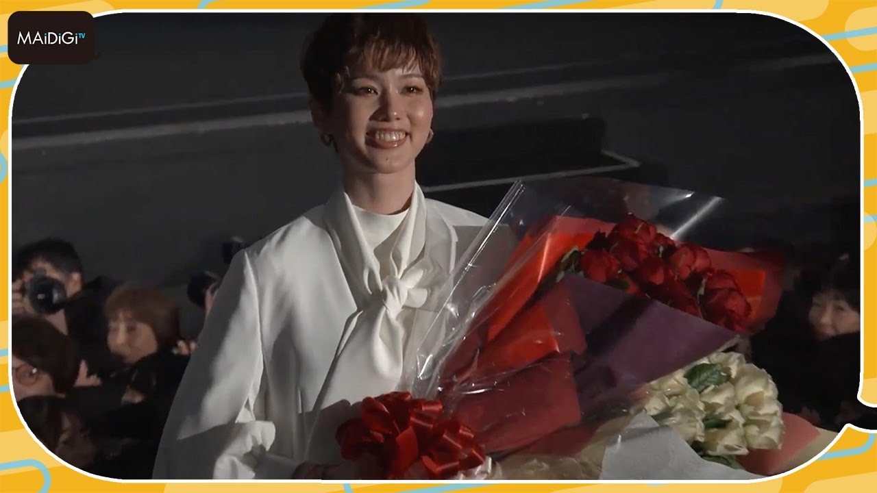 元宝塚歌劇団雪組トップスター・彩風咲奈の登場に会場大盛り上がり　劇場版アニメ「ベルサイユのばら」を絶賛