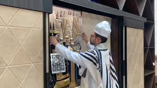 אברימי רוט & יקי לאער - מכניסי רחמים