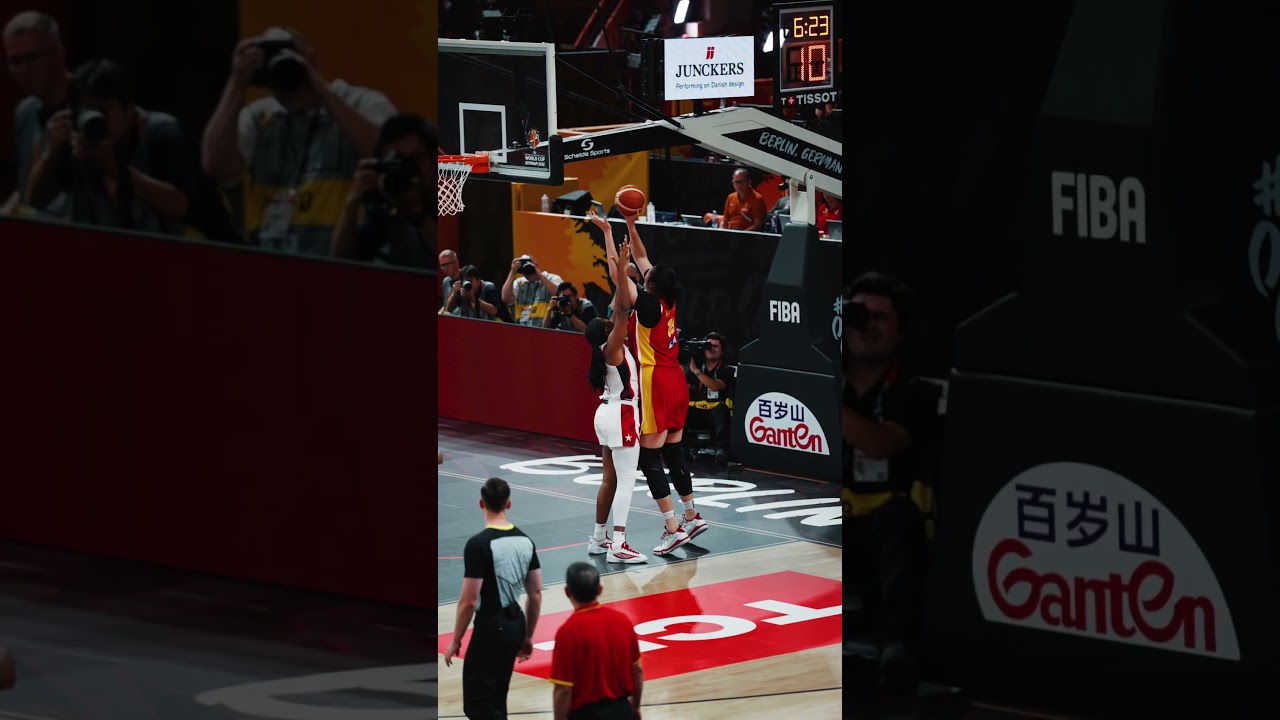 How do you defend this? 😳 #FIBAWWC