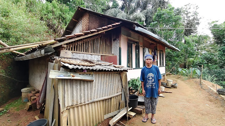 ELDERLY WOMAN LIVING ALONE IN SUNDA VILLAGE, WEST JAVA
