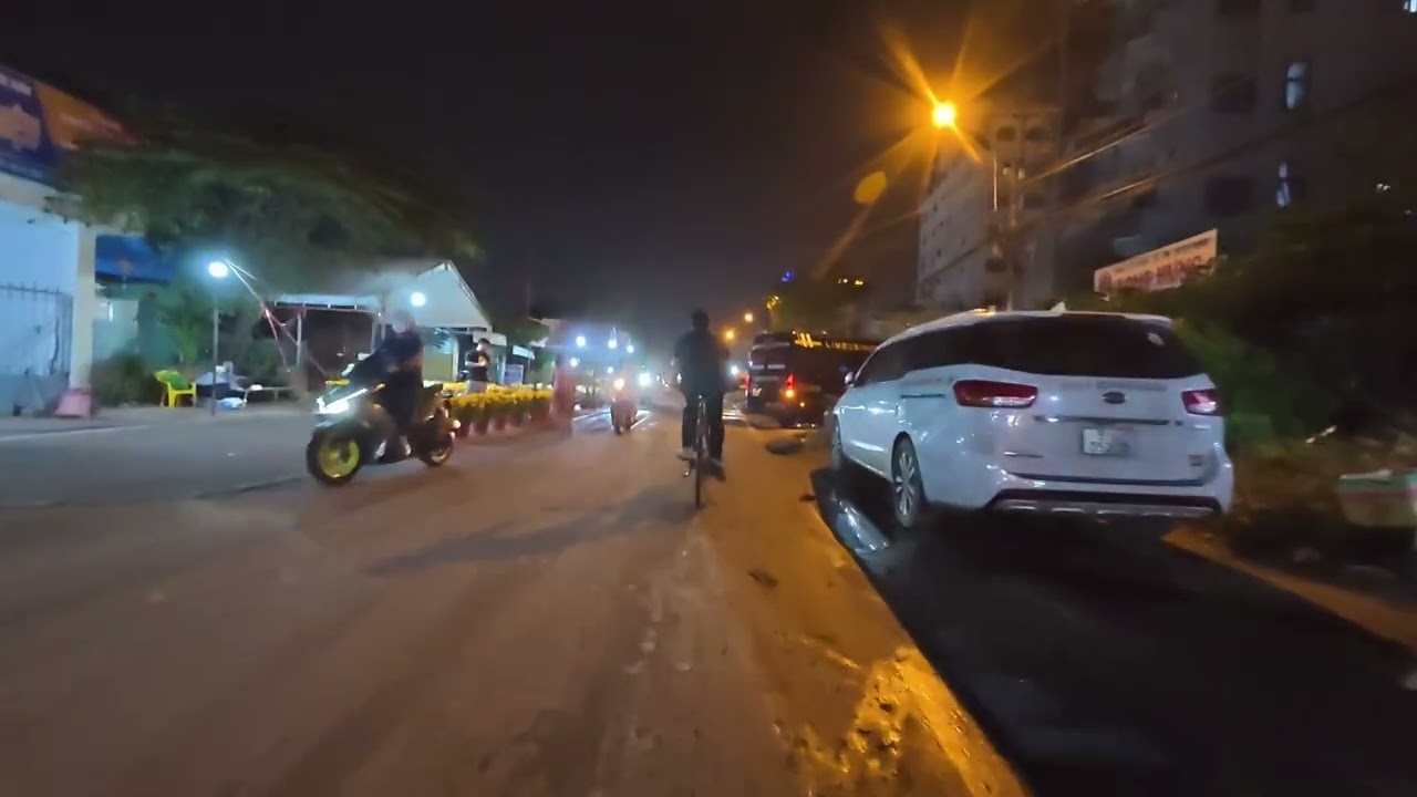 Đạp xe chợ hoa Thủ Đức 2 (Tết 2026)