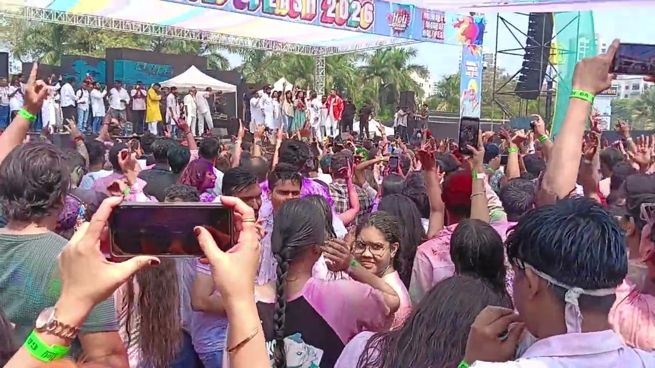 मालाड २०२६ inorbit मॉल होळी एन्जॉय 