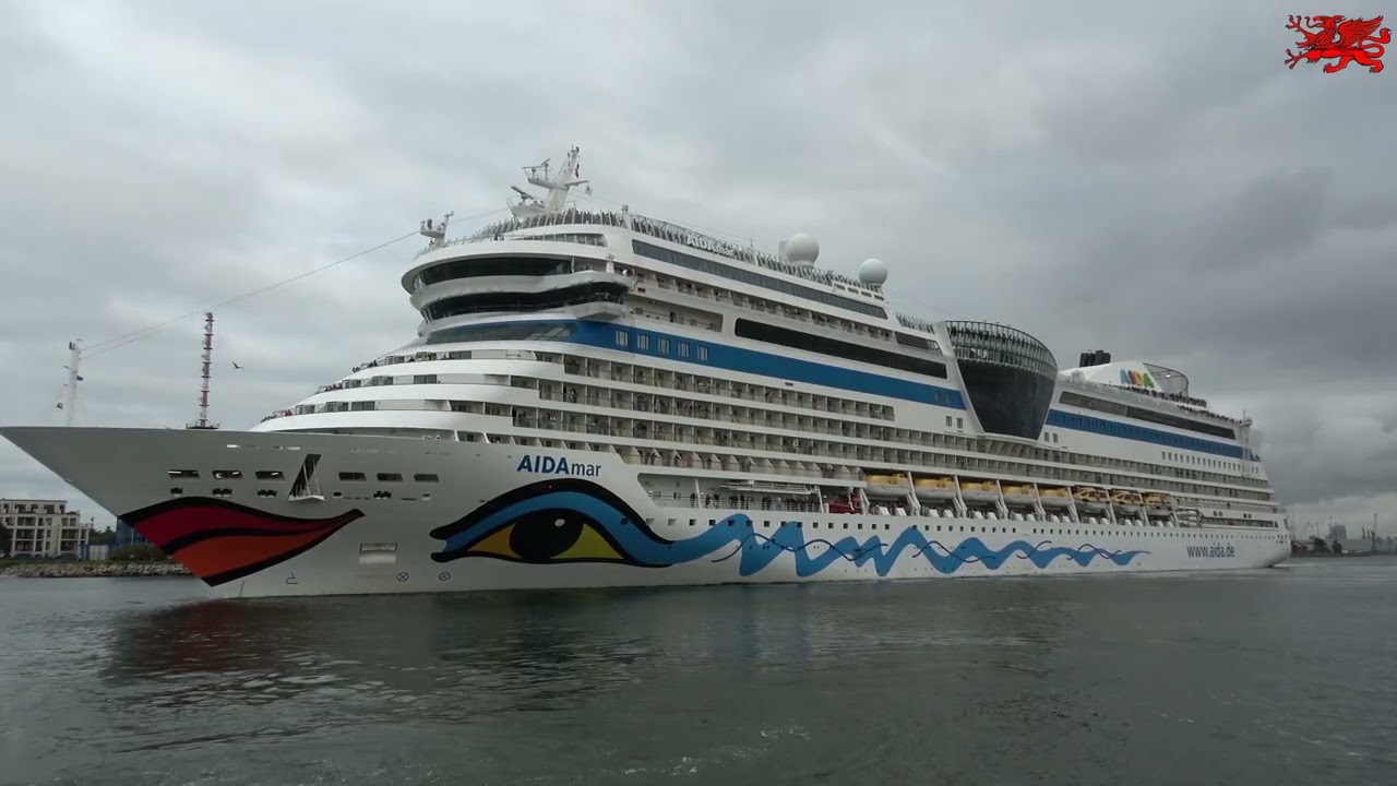 24.09.2026 Warnemünde: Das Kreuzfahrtschiff AIDAmar beim Ablegen von Pier 7 um 17 Uhr.