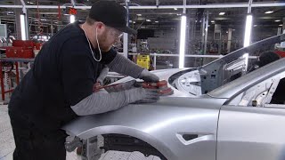 Tesla temporarily halts Model 3 production