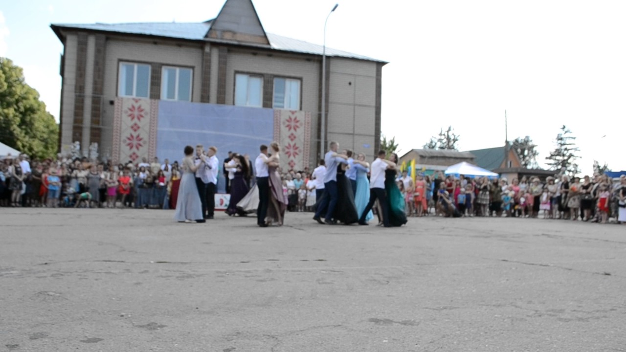 Вальс на міському святі випускників, 2017 р.